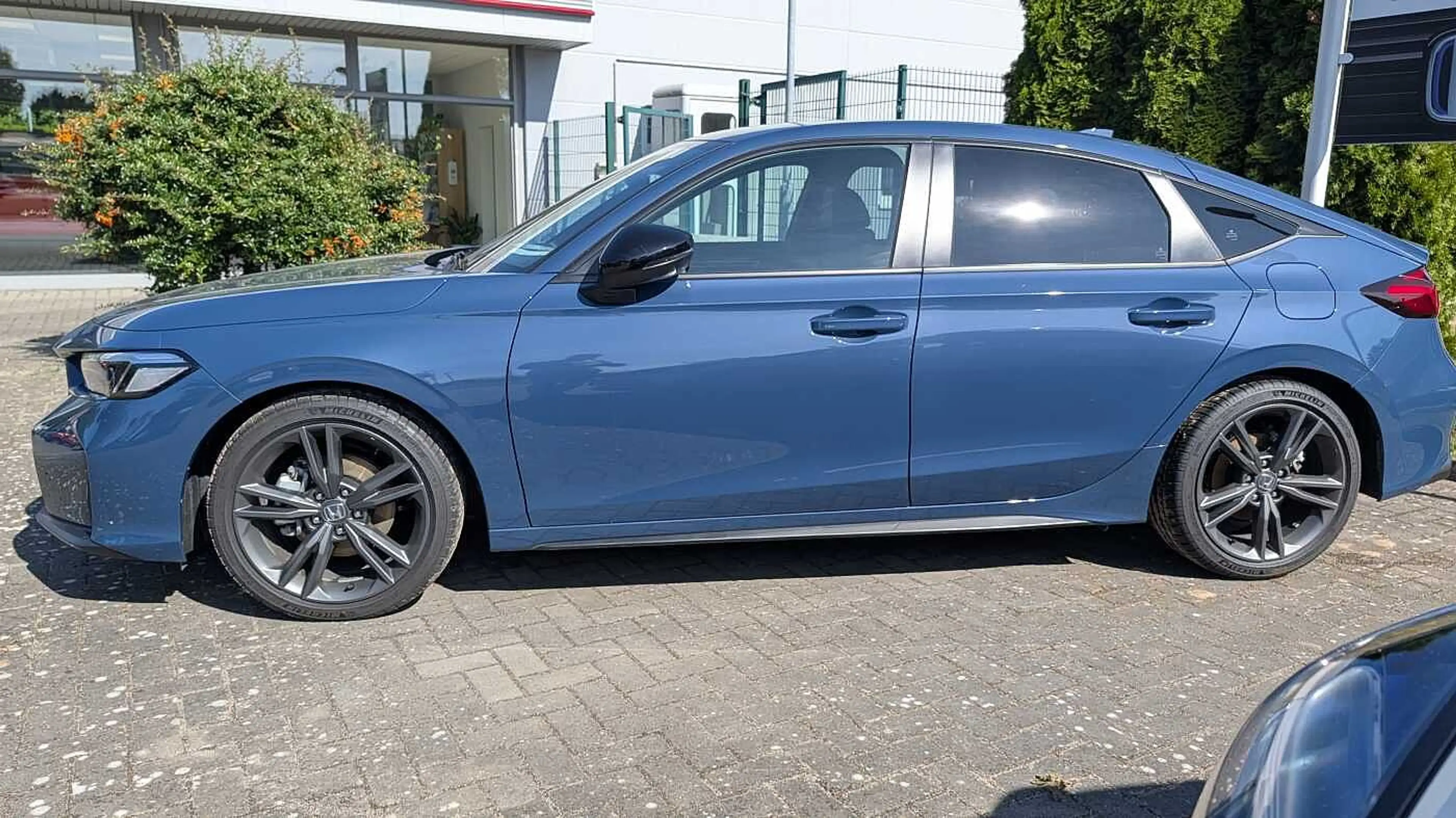 Honda Civic e:HEV 2.0 i-MMD Hybrid Sport — photo 3