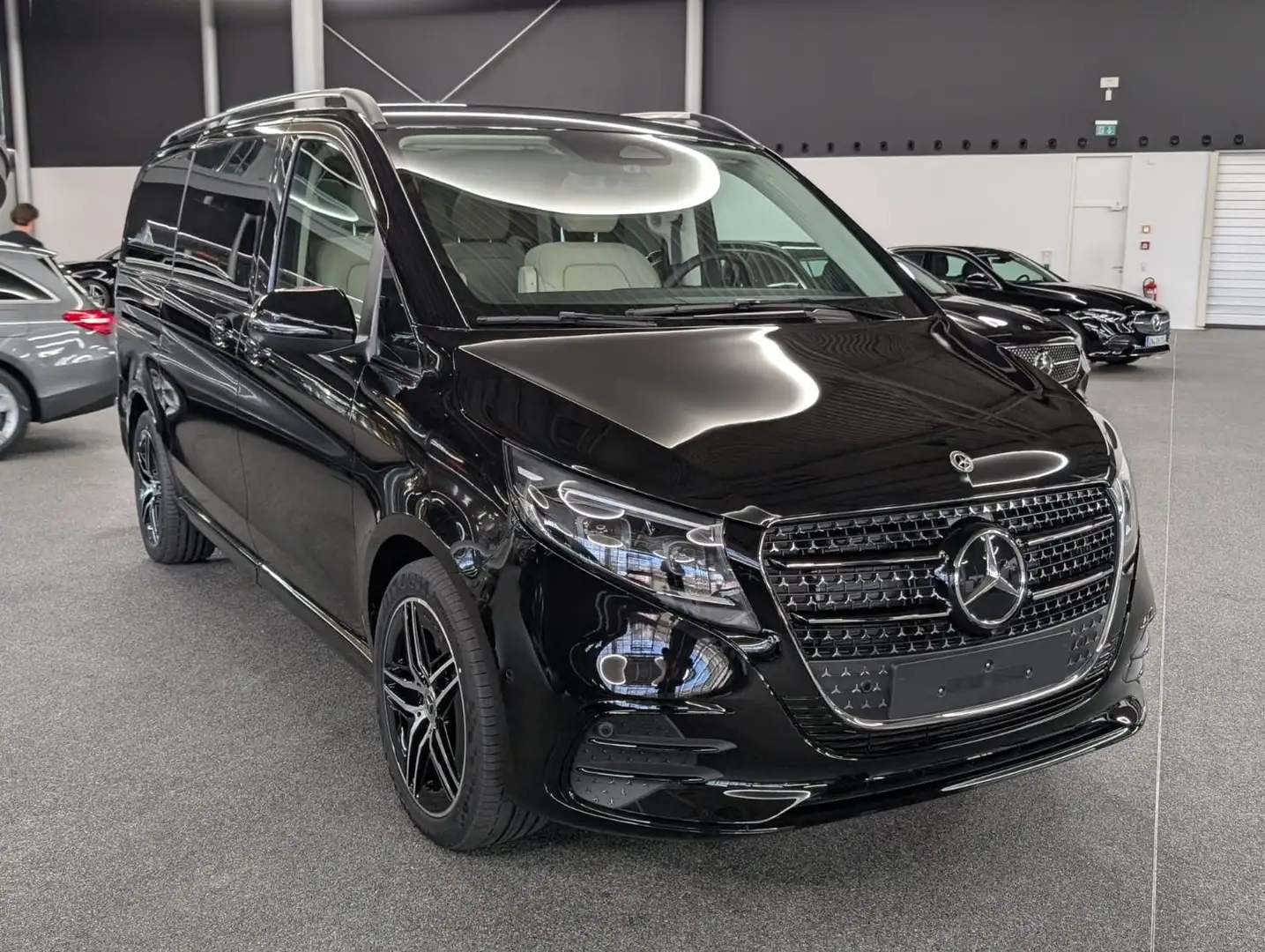 Mercedes-Benz V 300 V -Klasse 300 d 4-M*LANG* AMG EXCLUSIVE EDITION* Černá - 2