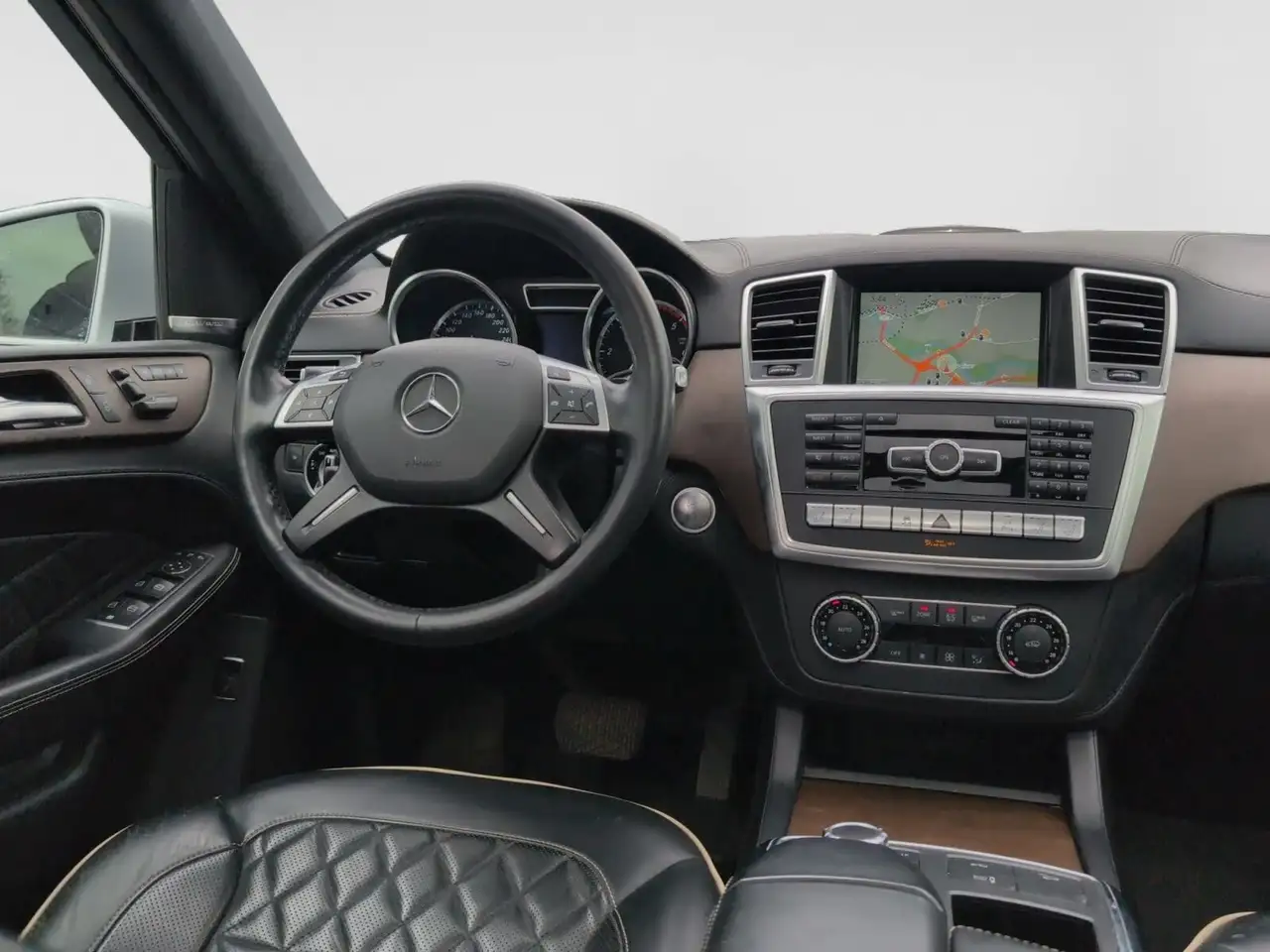 Mercedes-Benz M-Class снимка Mercedes-Benz M-Class