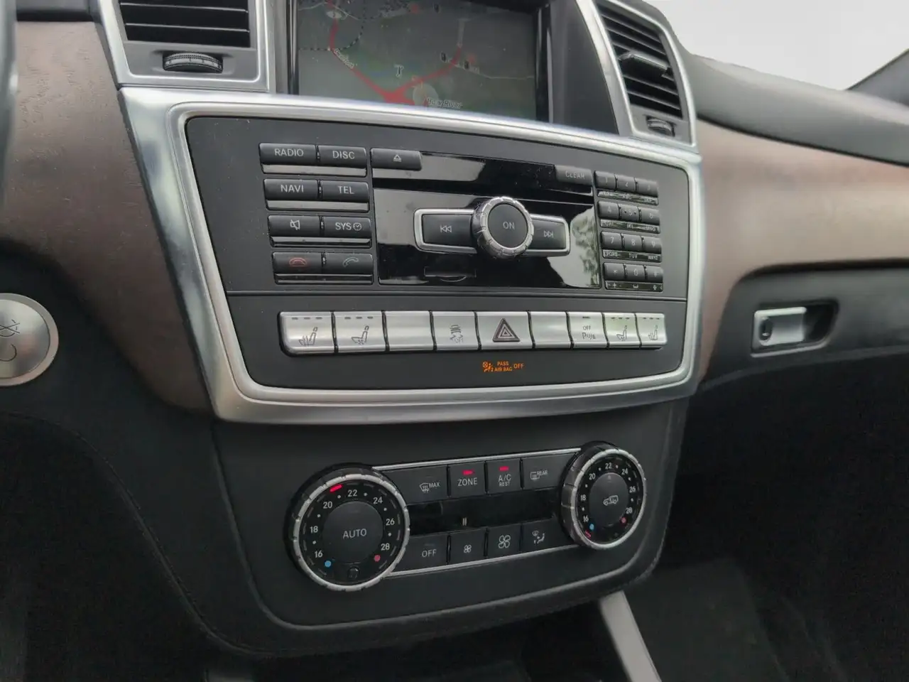 Mercedes-Benz M-Class снимка Mercedes-Benz M-Class
