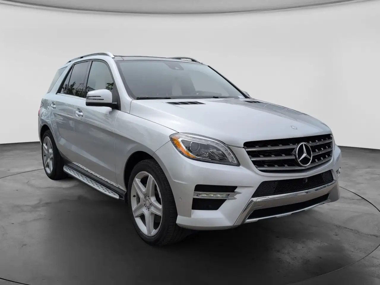 Mercedes-Benz M-Class снимка Mercedes-Benz M-Class