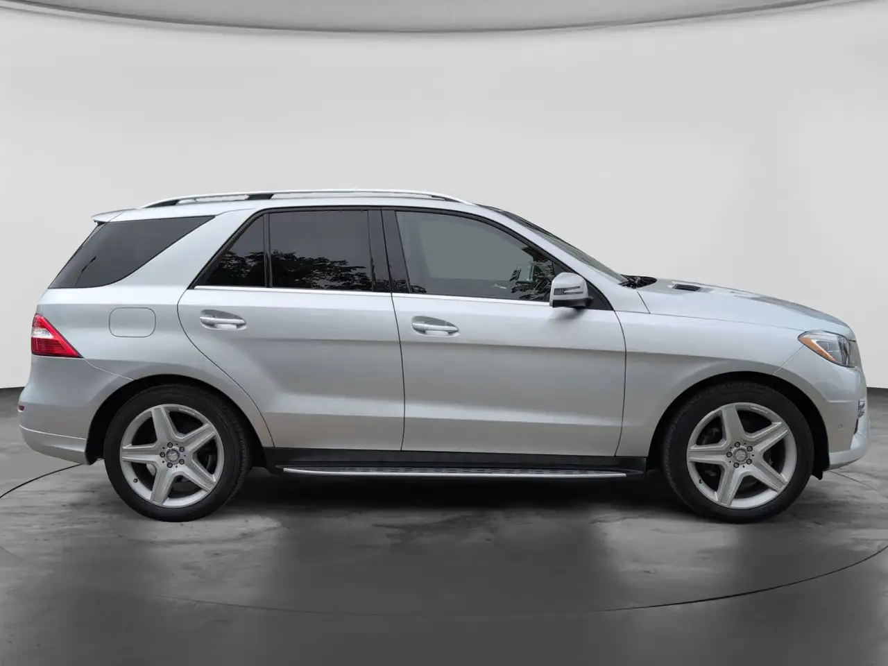 Mercedes-Benz M-Class снимка Mercedes-Benz M-Class