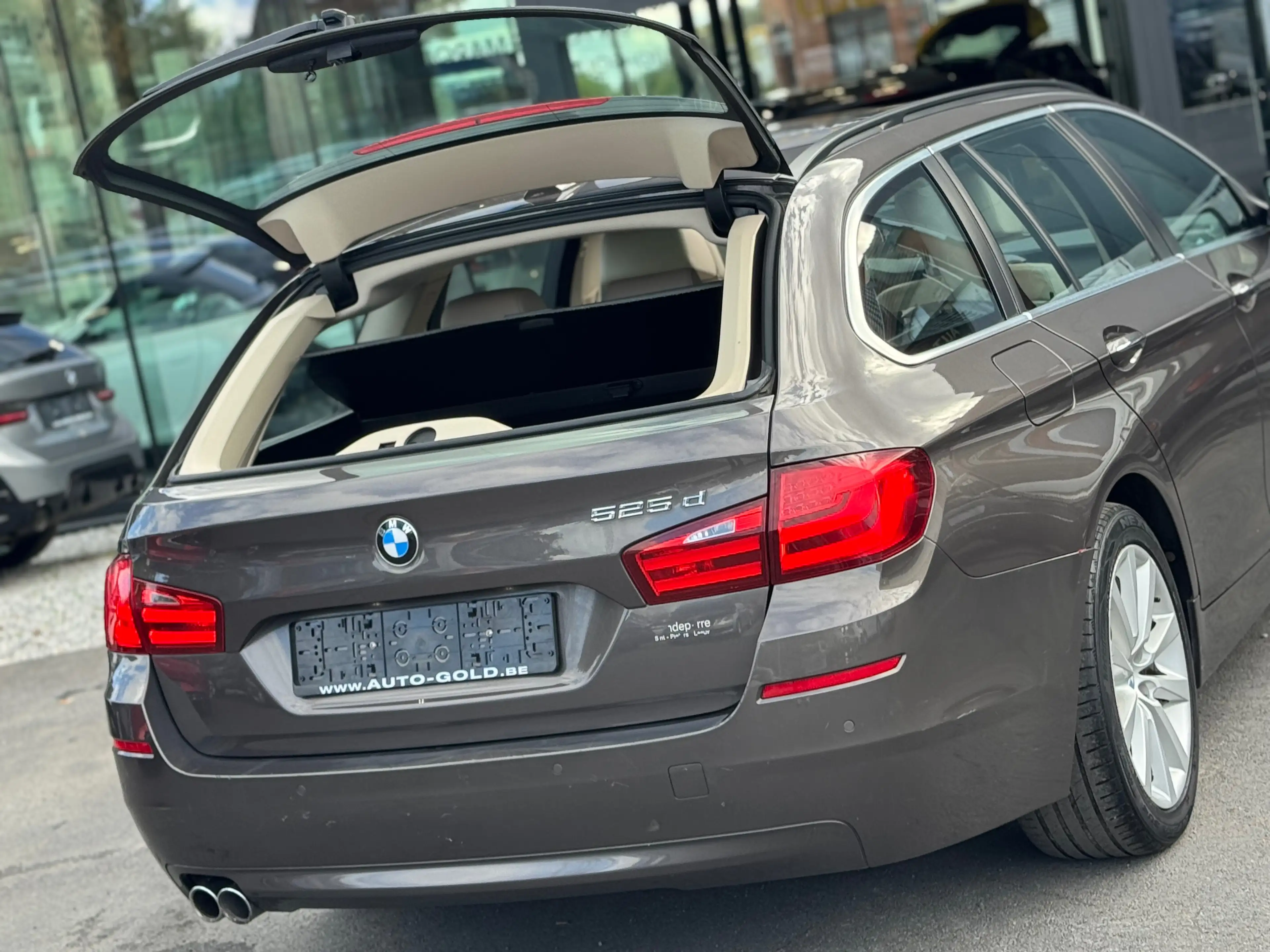 BMW 525 dA / BOITE AUTO / BREAK / FULLOPTIONS / XENON / PANO / — photo 6