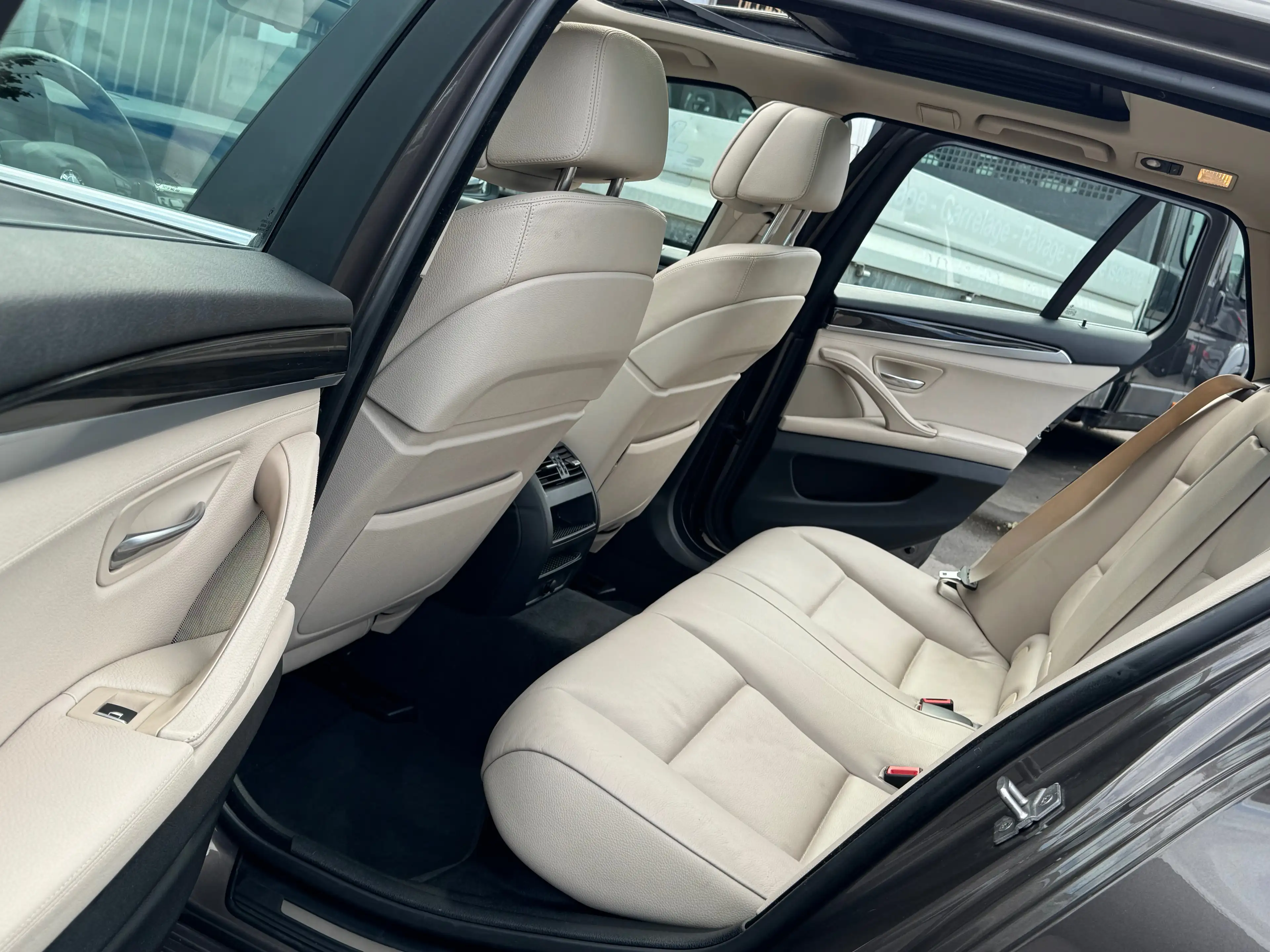 BMW 525 dA / BOITE AUTO / BREAK / FULLOPTIONS / XENON / PANO / — photo 10
