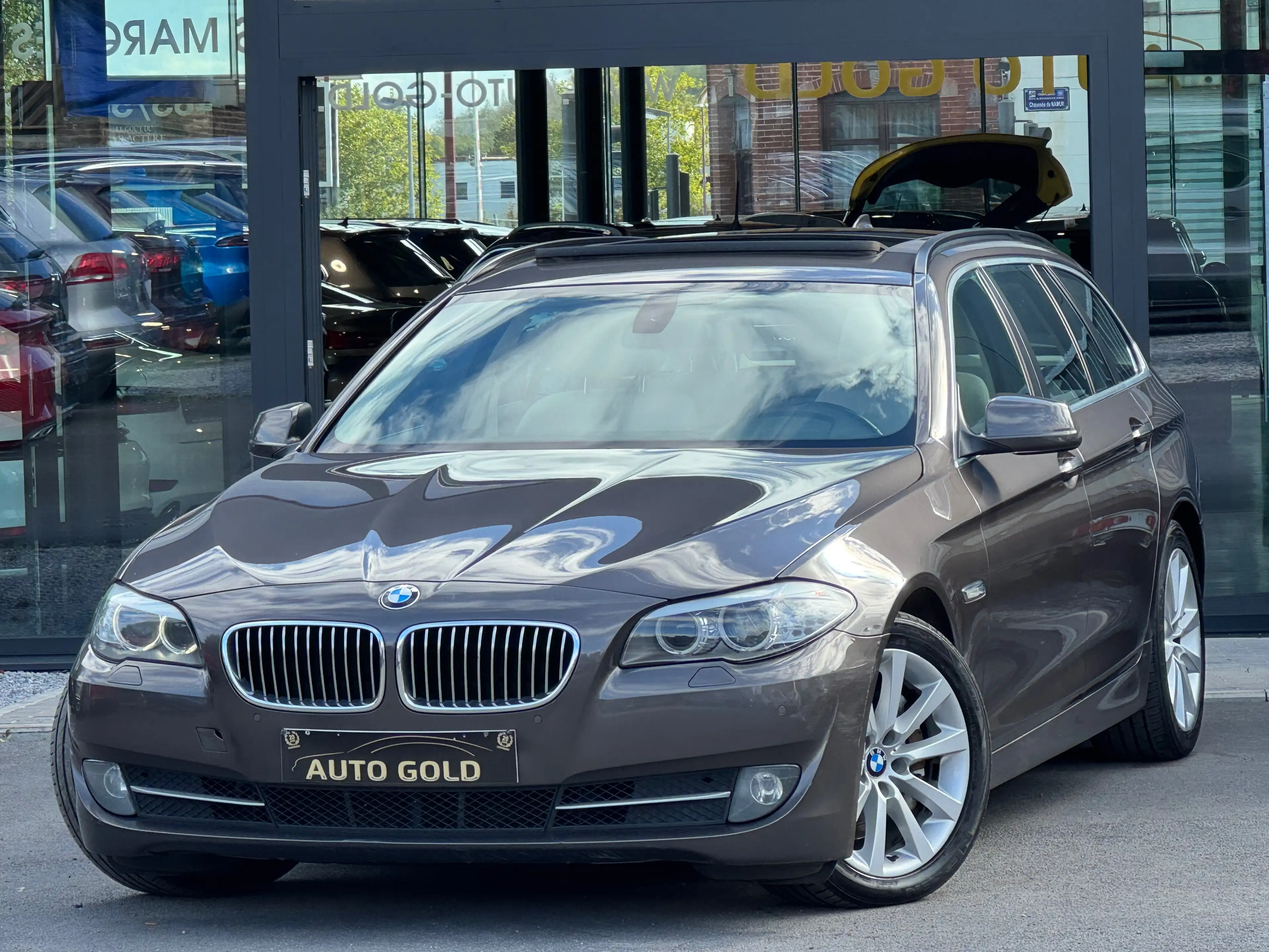 BMW 525 dA / BOITE AUTO / BREAK / FULLOPTIONS / XENON / PANO /