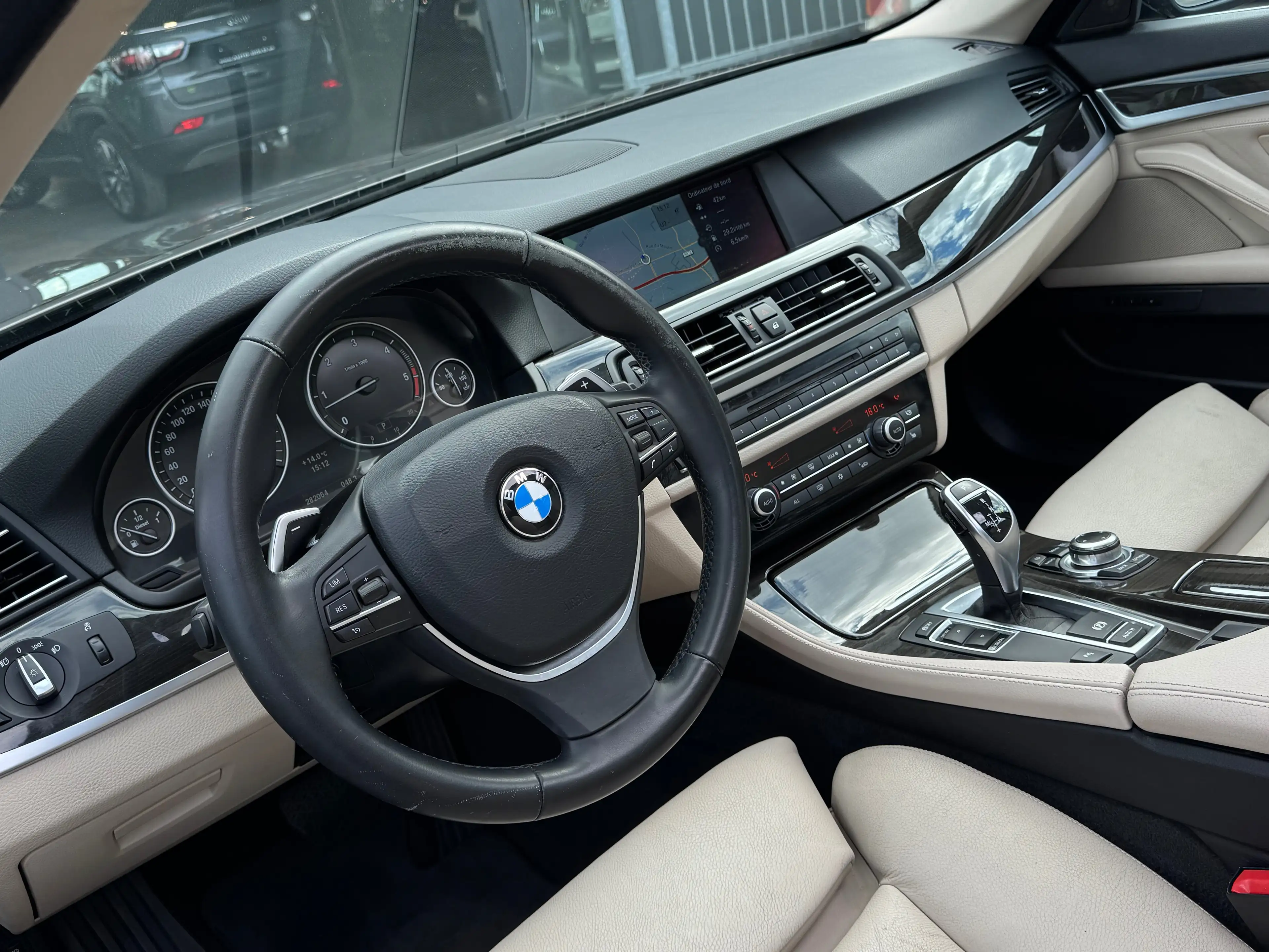 BMW 525 dA / BOITE AUTO / BREAK / FULLOPTIONS / XENON / PANO / — photo 8