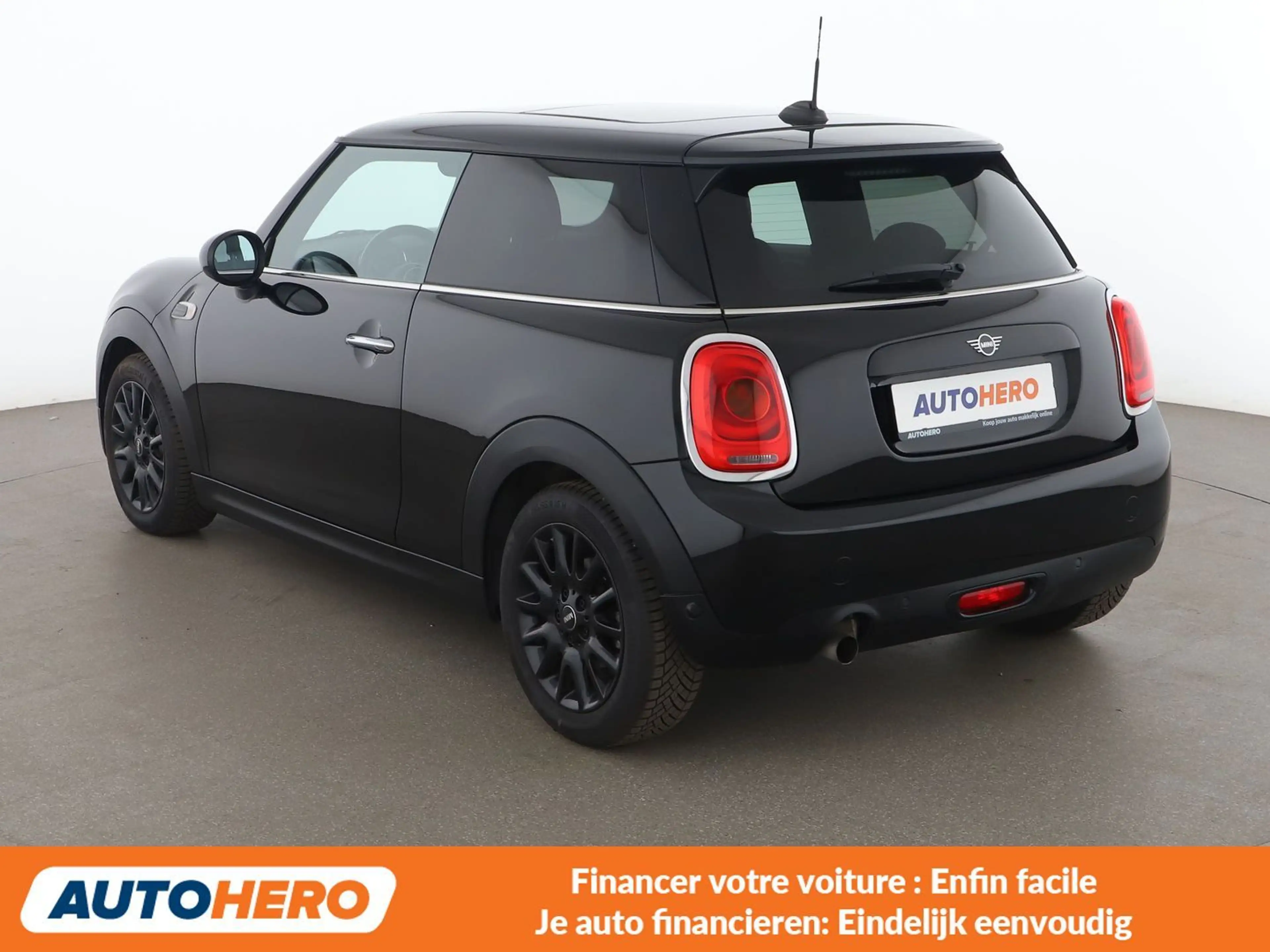 MINI One One — photo 4