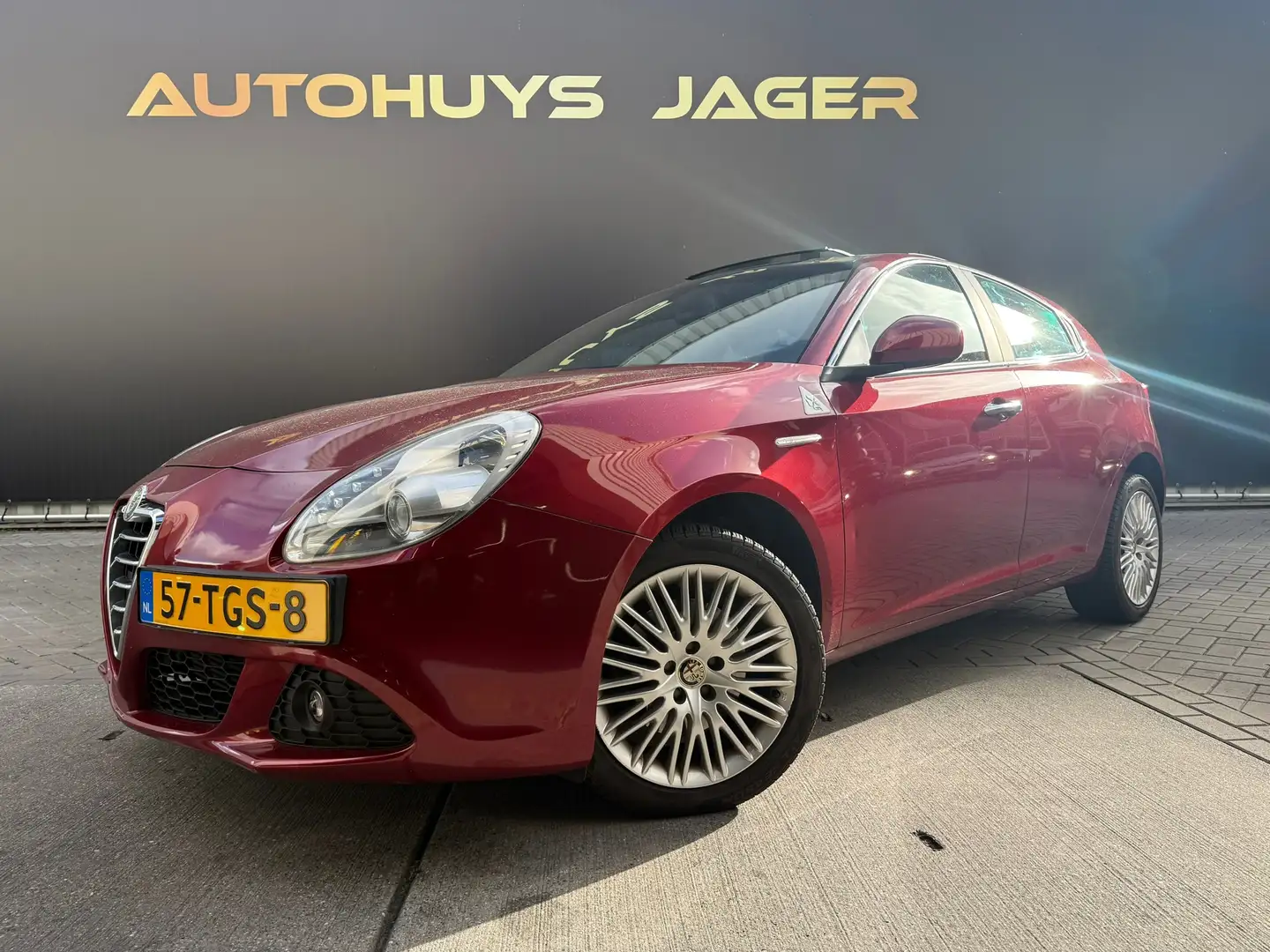 Alfa Romeo Giulietta 1.4 T Distinctive|Automaat|Pano| Rouge - 1