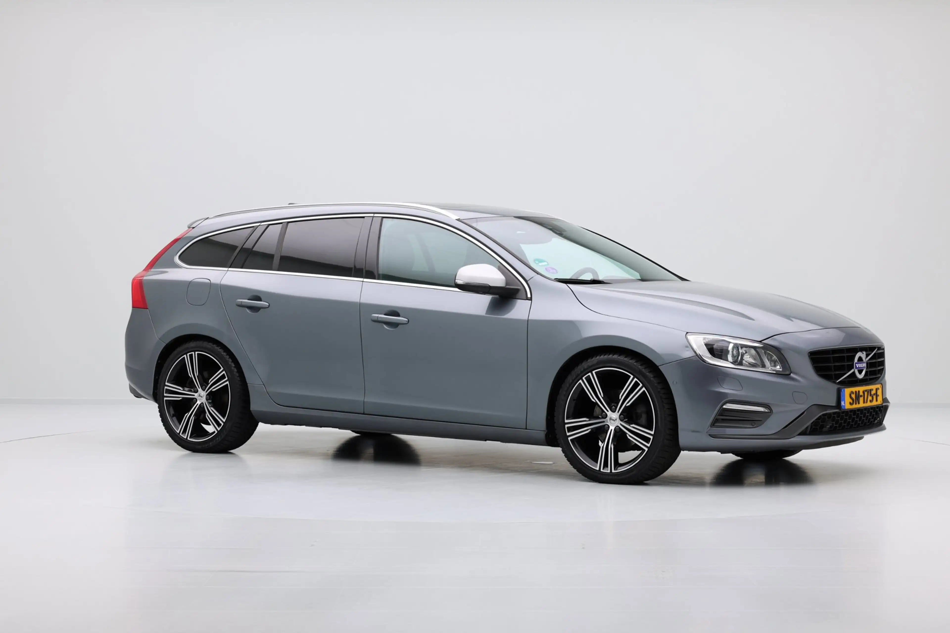 Volvo V60 2.0 T4 190pk Business Sport Aut. Pano|Leder|Sports — photo 4