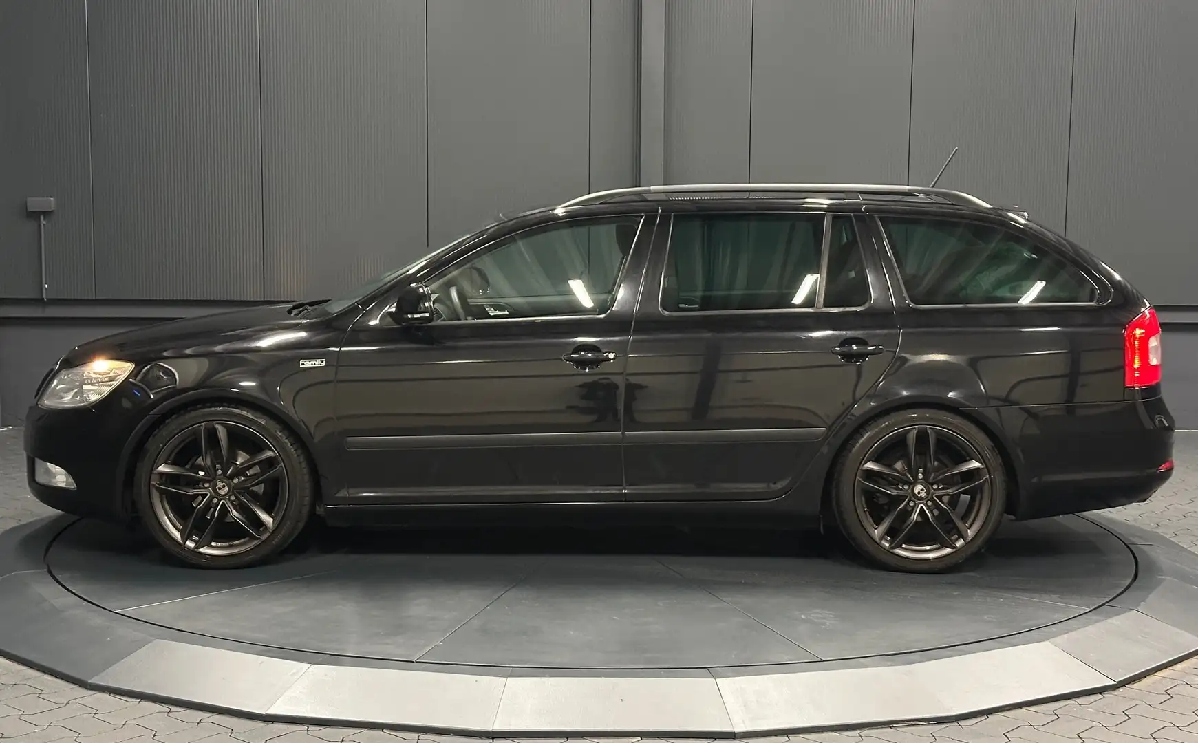 Skoda Octavia Combi 1.6 TDI DSG Family*18Zoll*CarPlay*AHK*Sitzhz Schwarz - 2