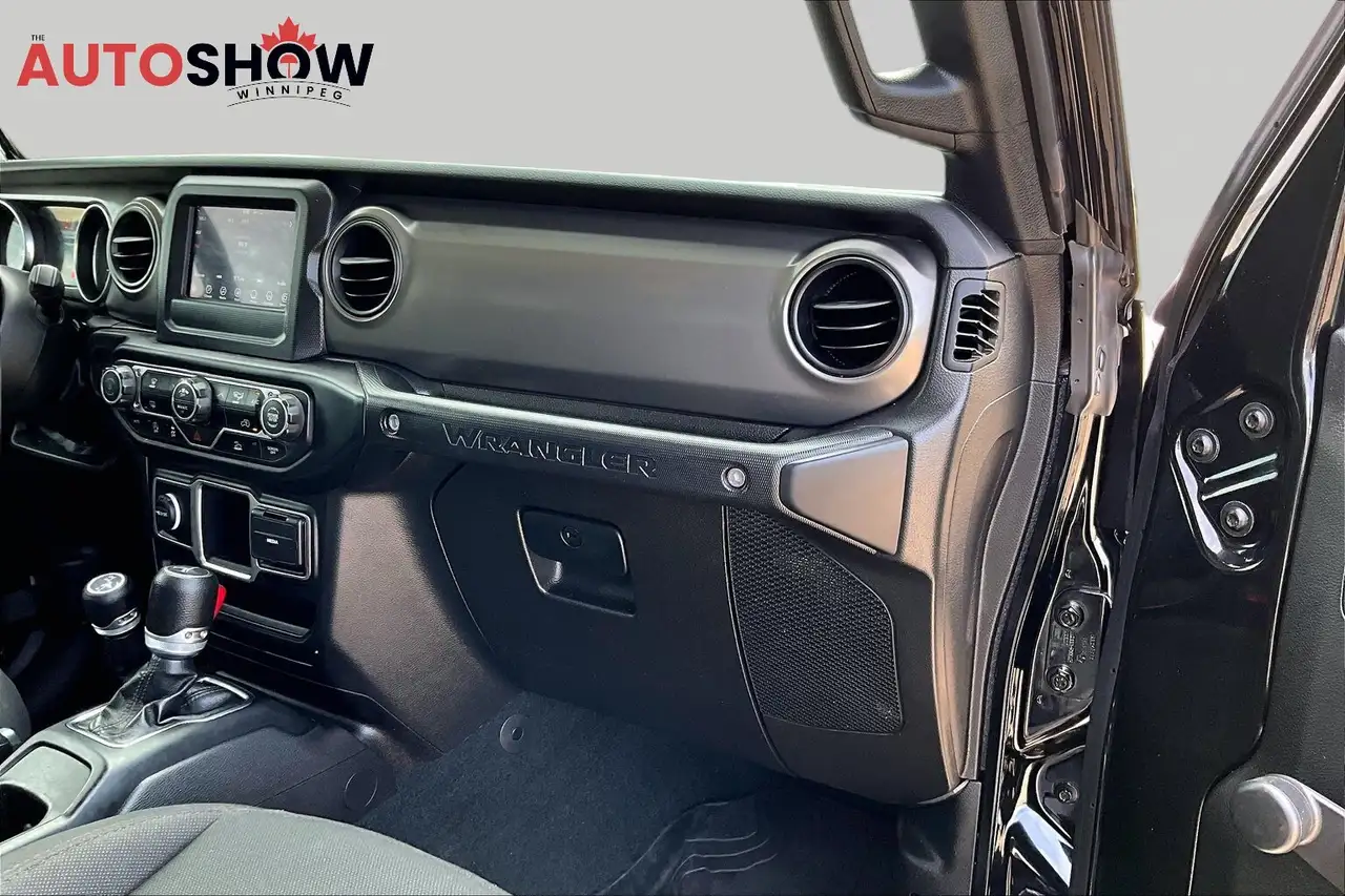 Jeep Wrangler photo Jeep Wrangler
