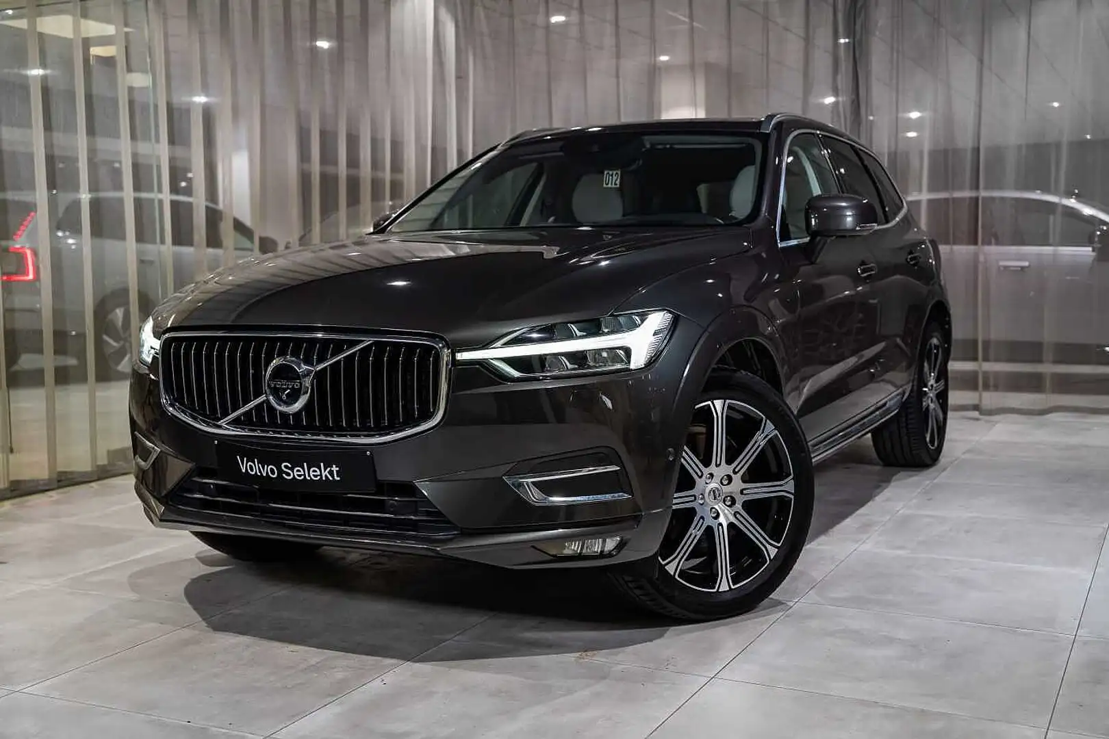 Volvo XC60 Inscription D5 AWD Geartronic Gris - 1