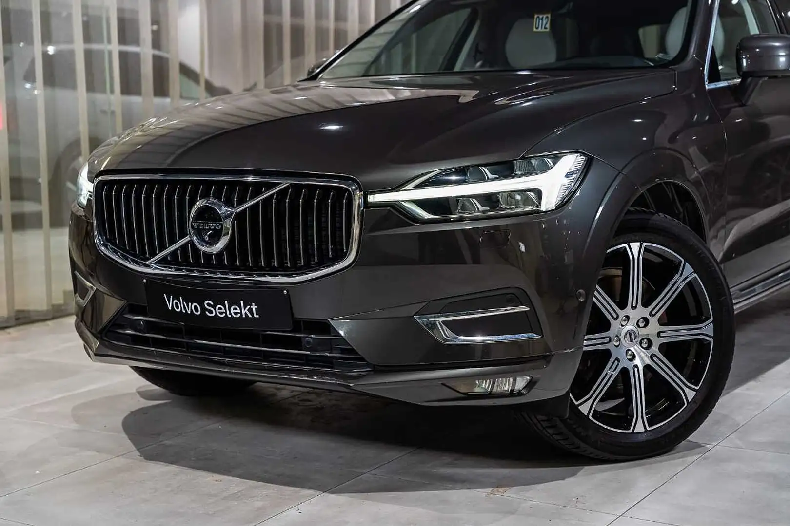 Volvo XC60 Inscription D5 AWD Geartronic Gris - 2