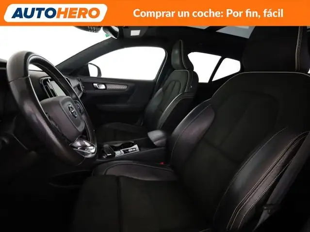 Volvo XC40 view 11