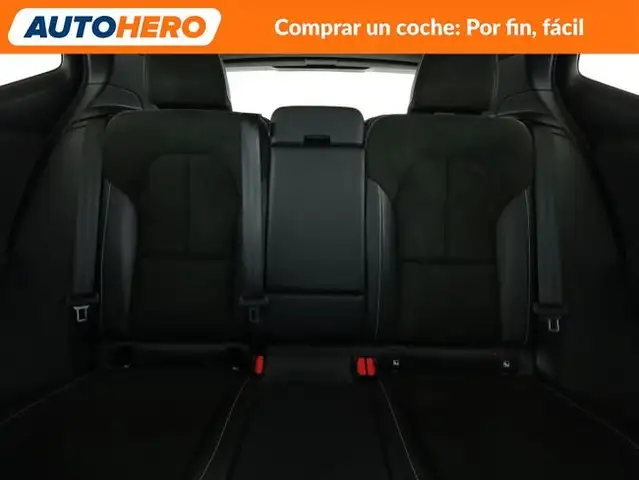Volvo XC40 view 16