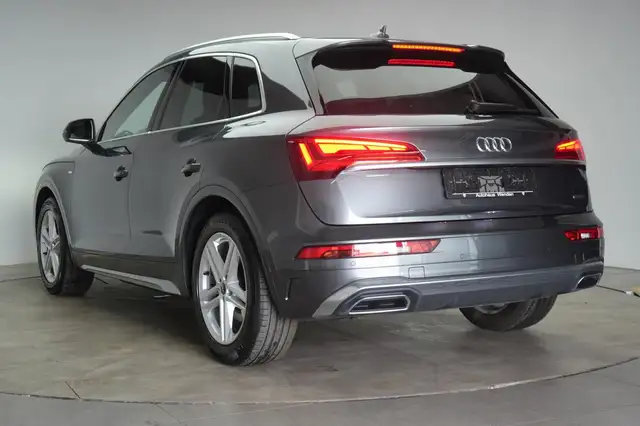 Audi Q5 view 4