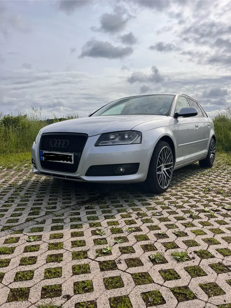 Audi A3 1.2 TFSI Attraction Grau - 1