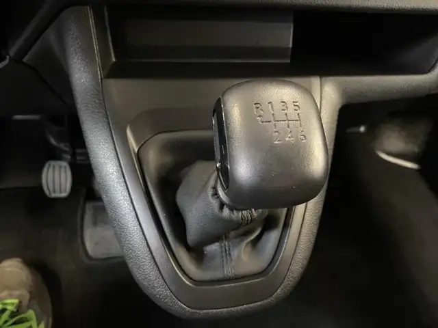 Opel Vivaro view 11