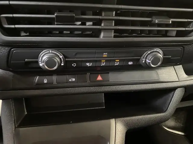 Opel Vivaro view 10
