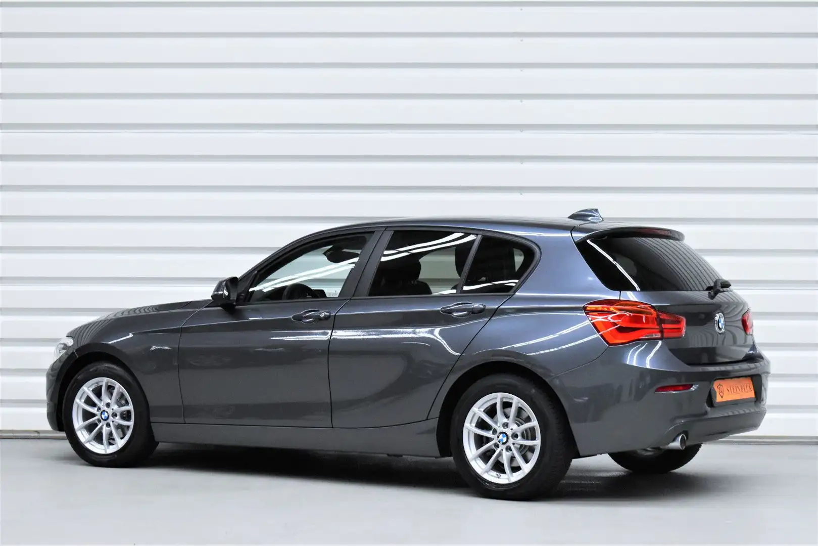 BMW 118 i Advantage+2.Hand+LHZ+LED+55.900KM+Navi Grey - 2