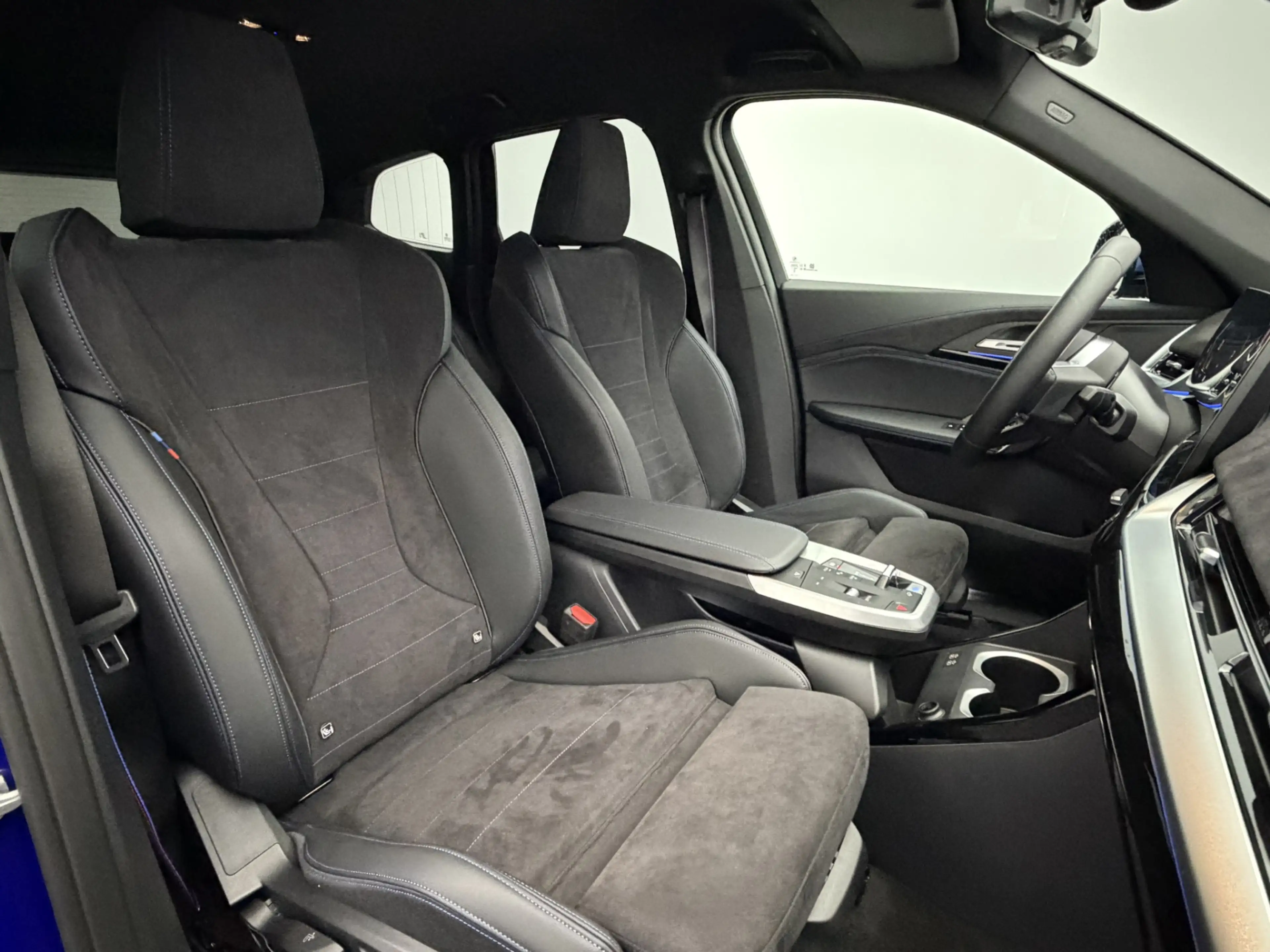 BMW iX1 eDrive20 67 kWh M-Sport Shadow Line SOH 98,3% | Or — photo 12