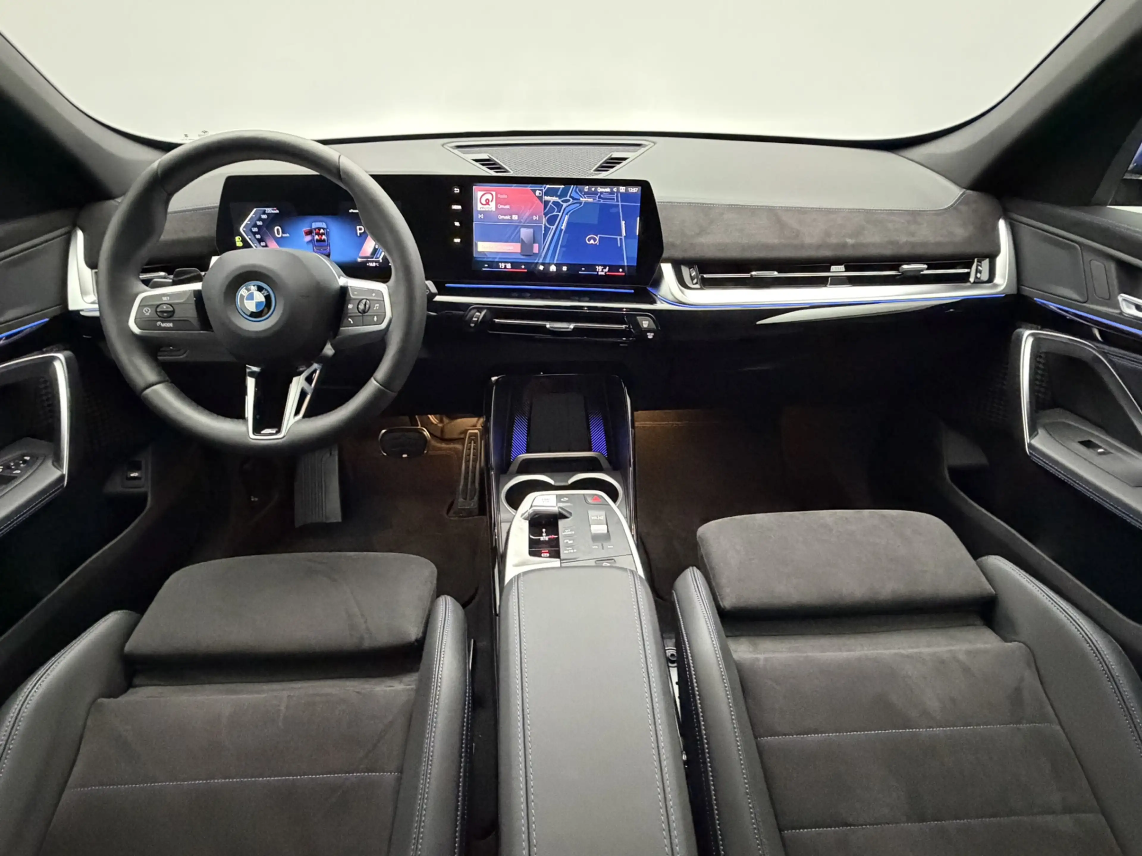BMW iX1 eDrive20 67 kWh M-Sport Shadow Line SOH 98,3% | Or — photo 4