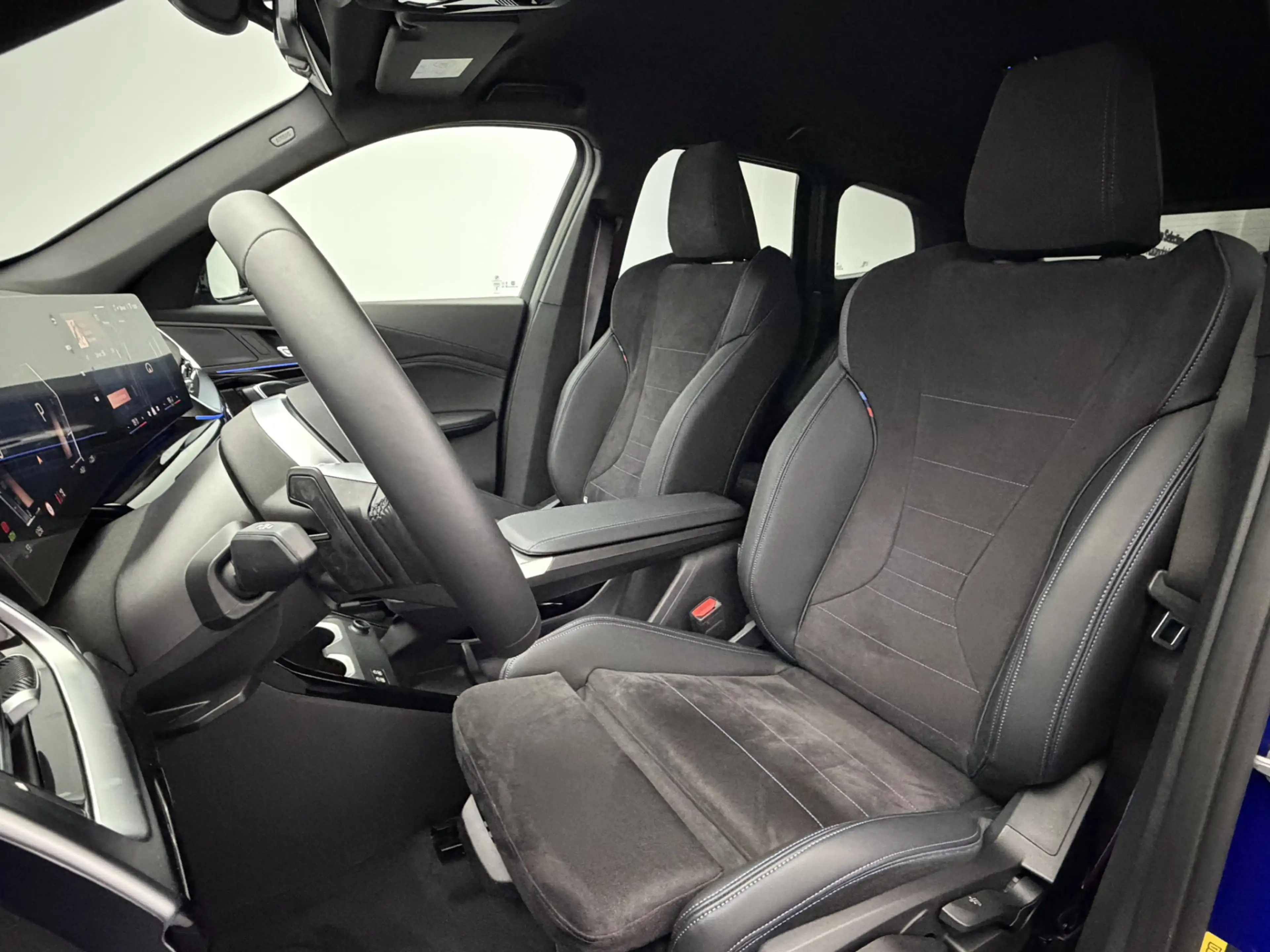 BMW iX1 eDrive20 67 kWh M-Sport Shadow Line SOH 98,3% | Or — photo 10