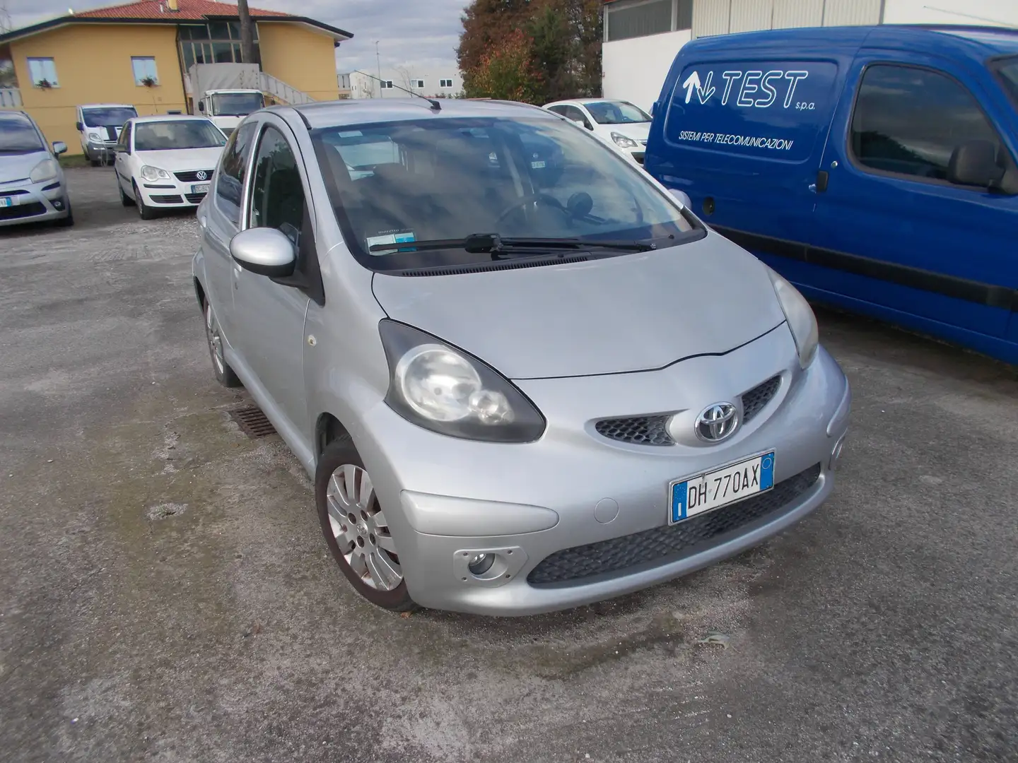Toyota Aygo 1.0 Now 5 PORTE Argento - 1