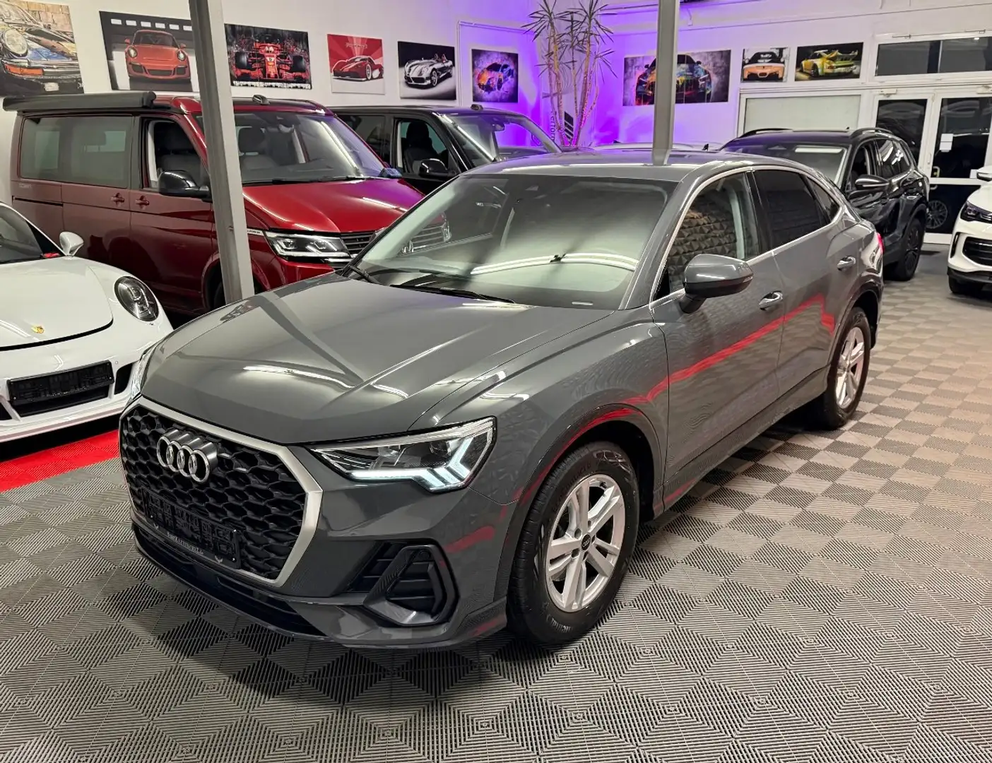 Audi Q3 Q3 35 TFSI Sportback S tronic, LED, MMI, AHK Grau - 1