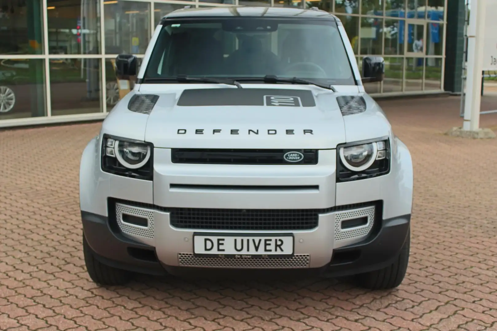 Land Rover Defender D240 110 S 7 Seater Nwp: € 129.487,- Zilver - 2