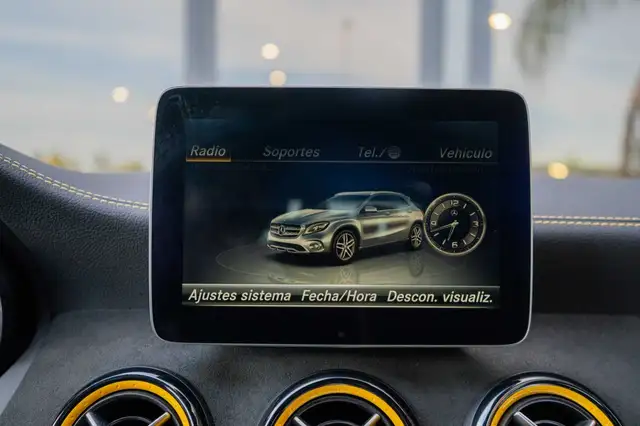Mercedes-Benz GLA view 15