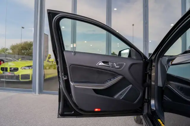 Mercedes-Benz GLA view 8