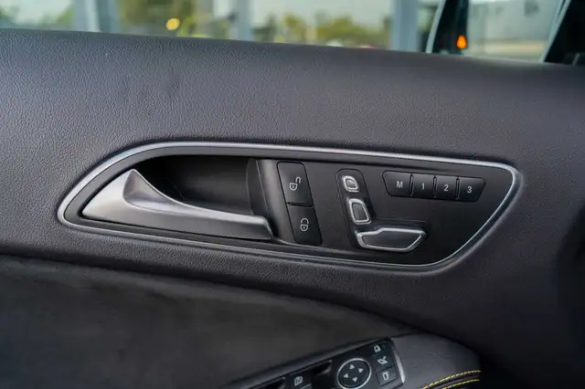 Mercedes-Benz GLA view 10