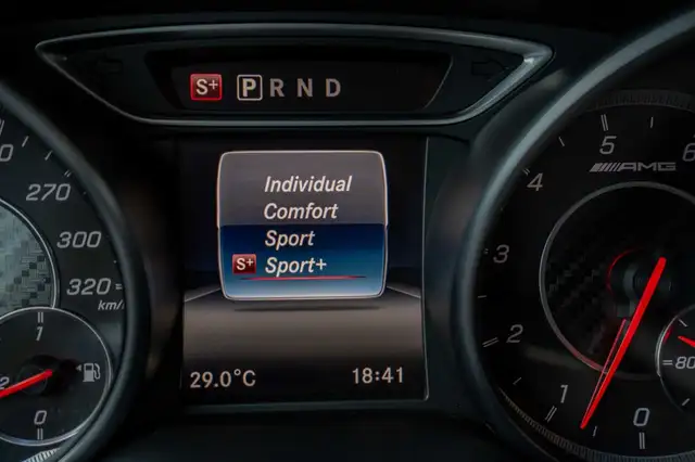Mercedes-Benz GLA view 13