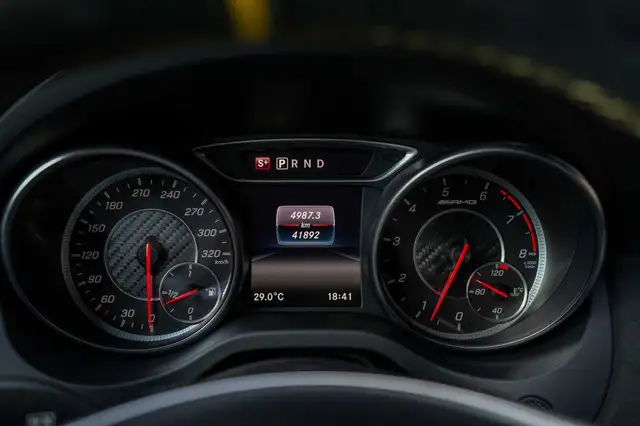Mercedes-Benz GLA view 12