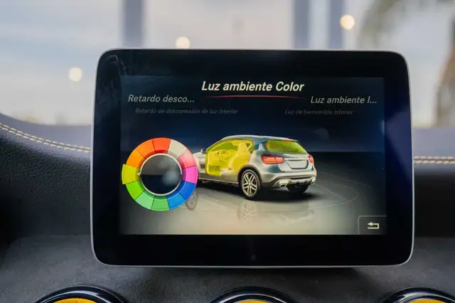 Mercedes-Benz GLA view 14