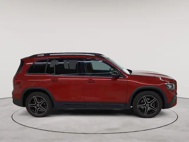 Mercedes-Benz GLB view 3