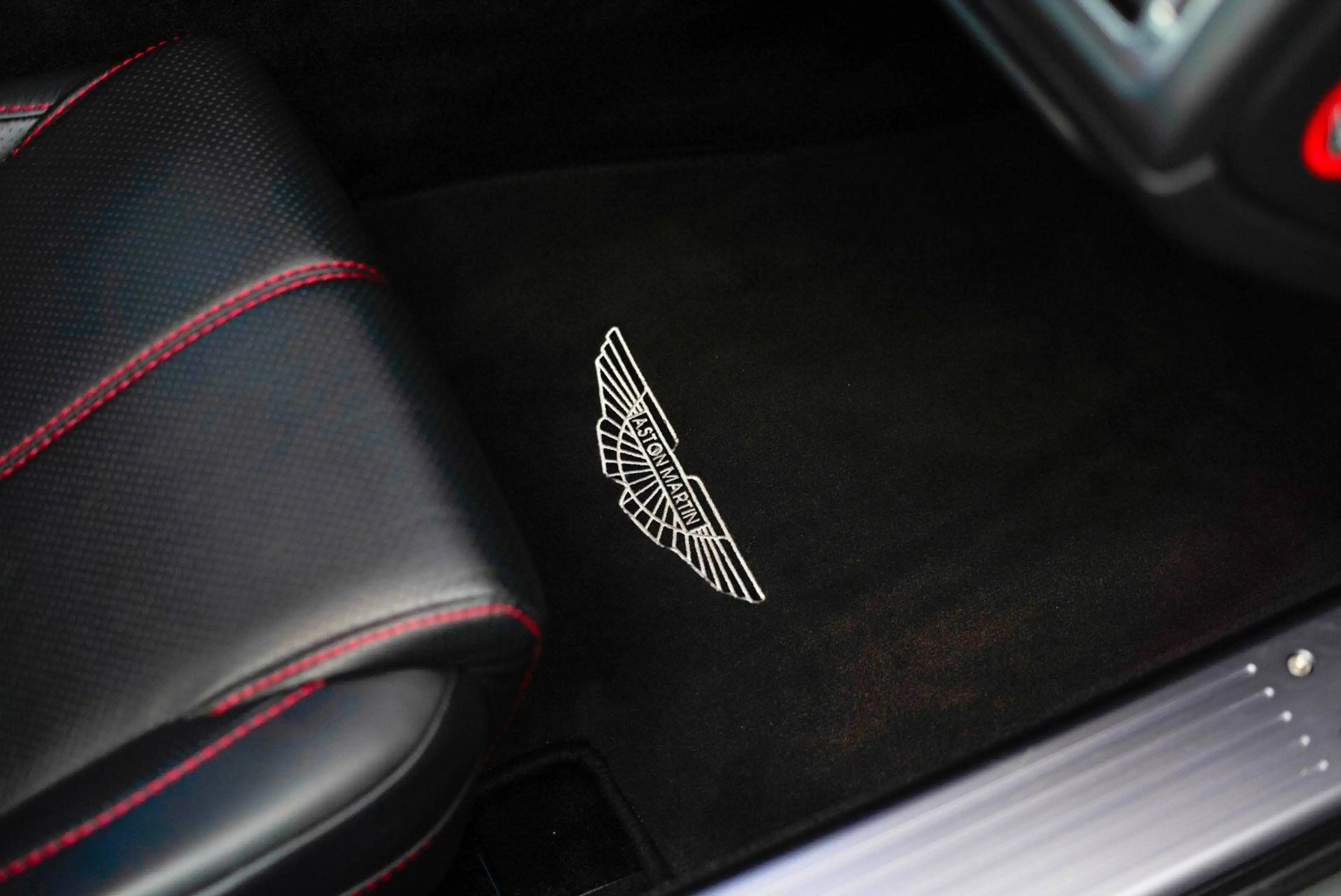 Aston Martin DB9 DB9 Coupe Touchtronic — photo 7