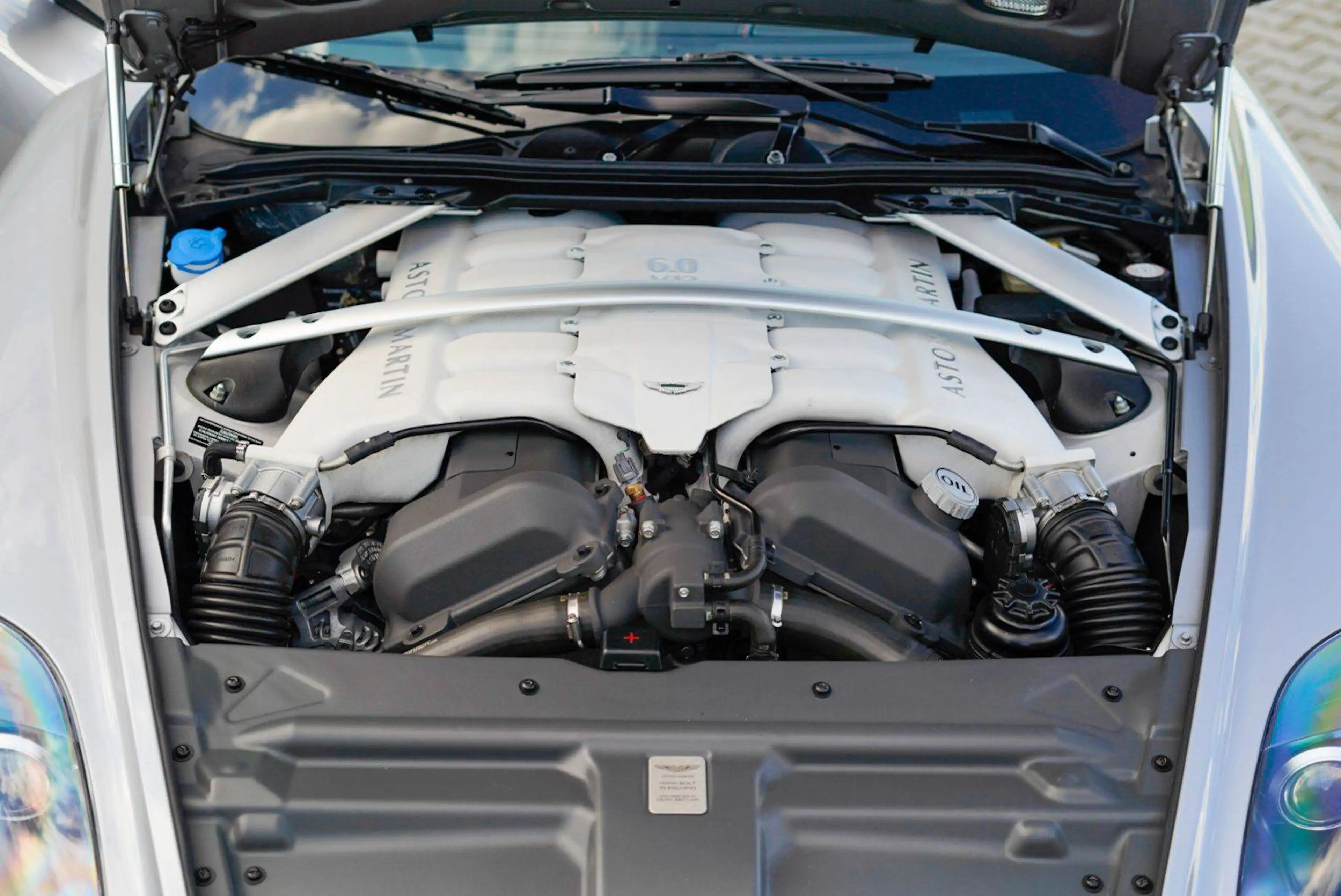 Aston Martin DB9 DB9 Coupe Touchtronic — photo 10