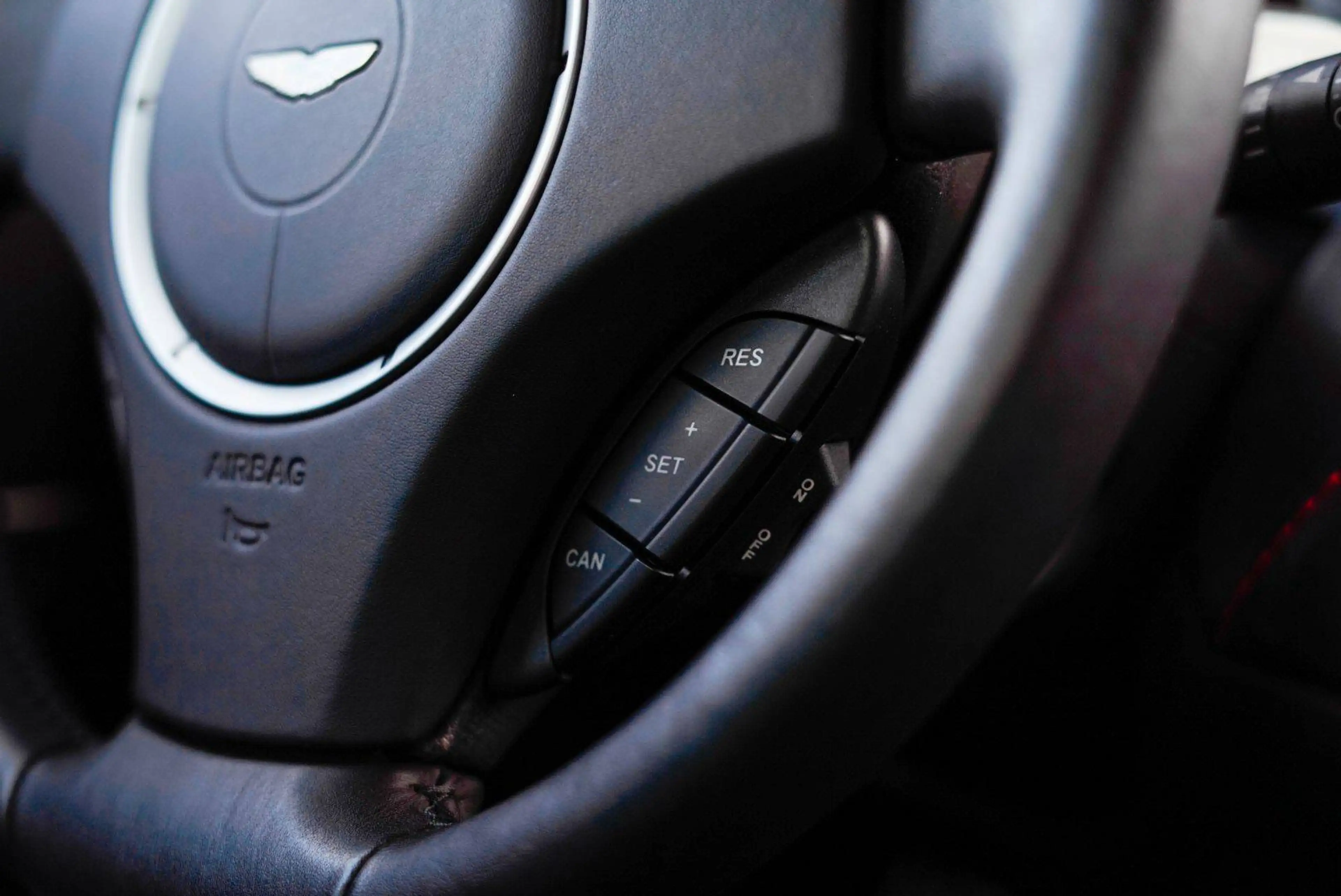 Aston Martin DB9 DB9 Coupe Touchtronic — photo 9