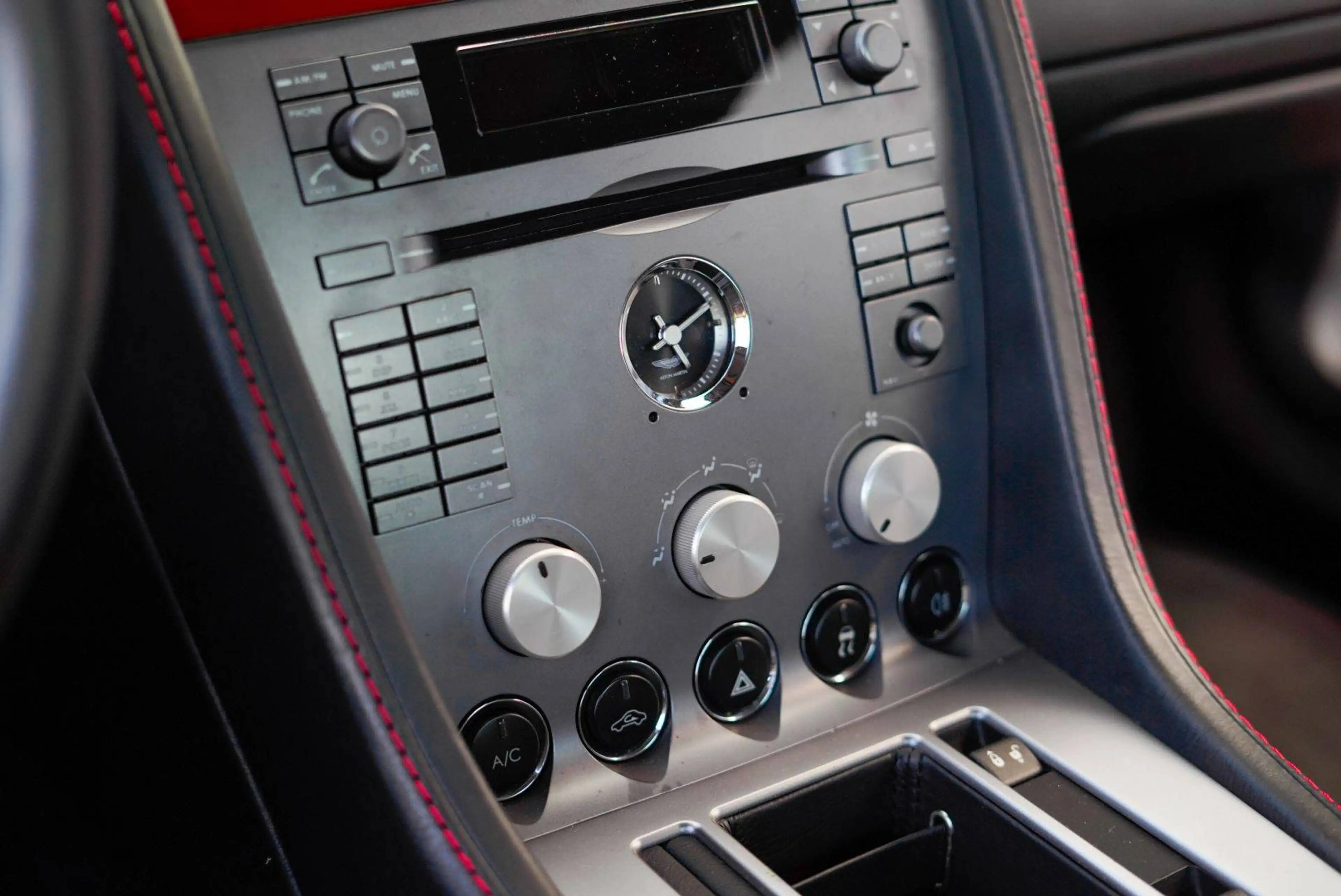 Aston Martin DB9 DB9 Coupe Touchtronic — photo 12