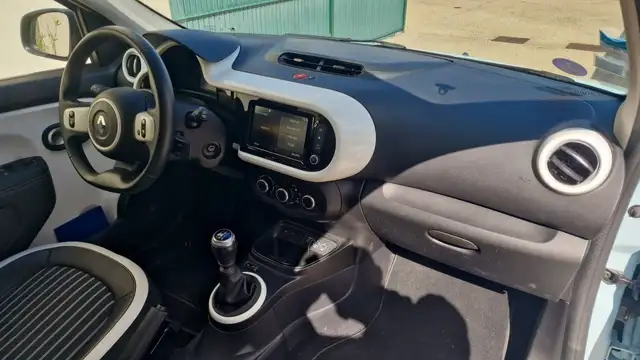 Renault Twingo view 10