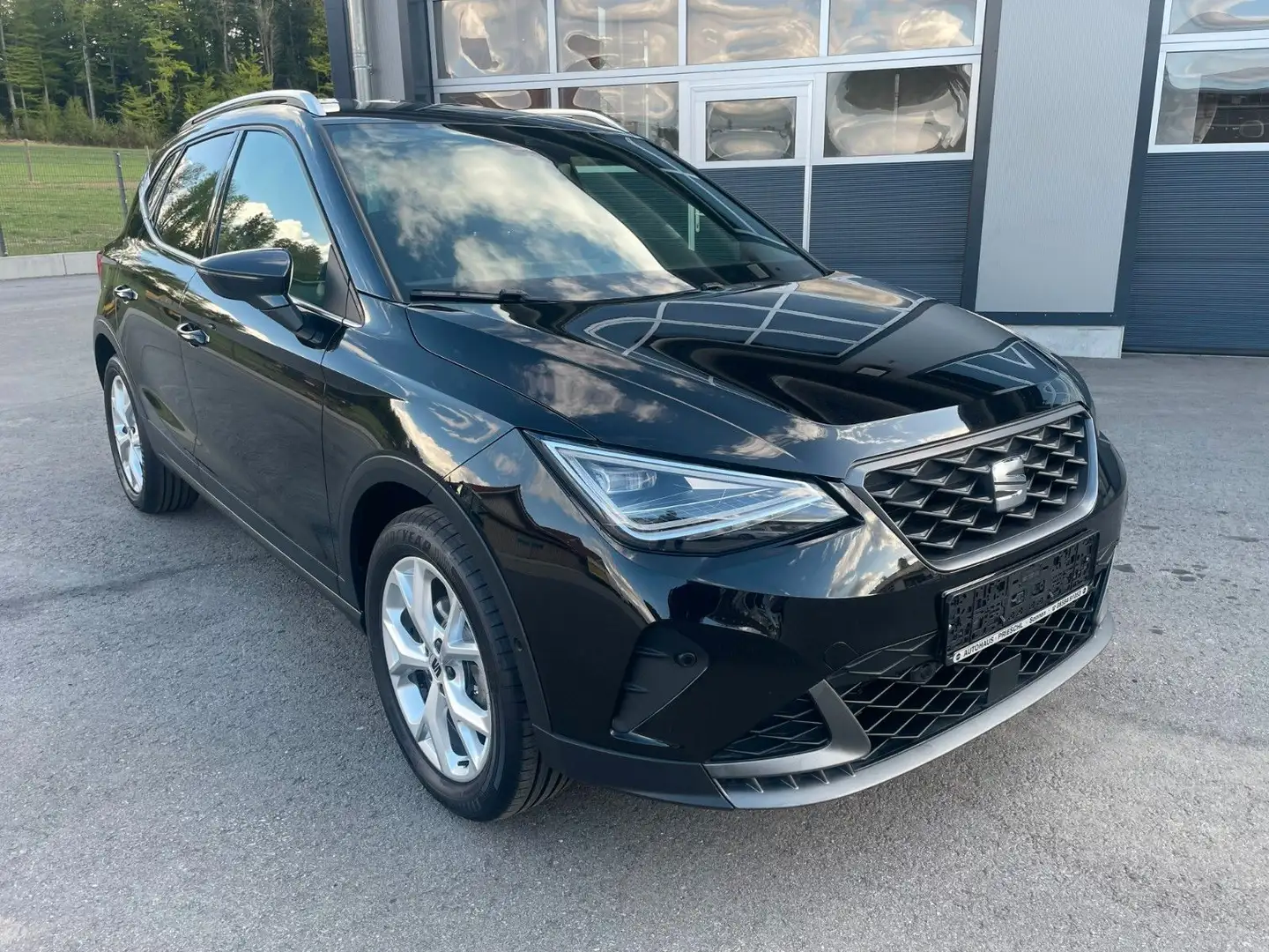 SEAT Arona 1.0 TSI FR,LED,Kamera,SHZ,DAB Schwarz - 2