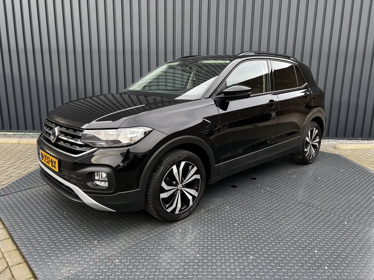 Volkswagen T-Cross 1.0 TSI Life | Dodehoek | Climate Control | Parkee Zwart - 2