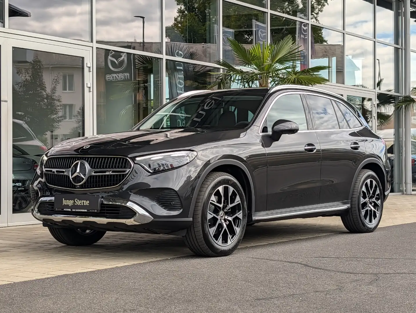 Mercedes-Benz GLC 220 d 4MATIC KeyGo PTS Shz Navi MBUX eHeck Grau - 2