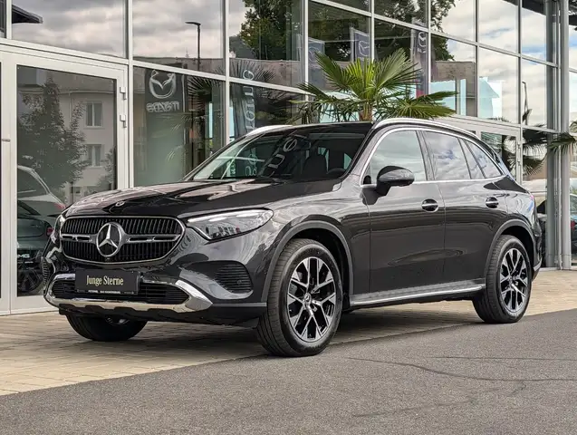 Mercedes-Benz GLC view 2