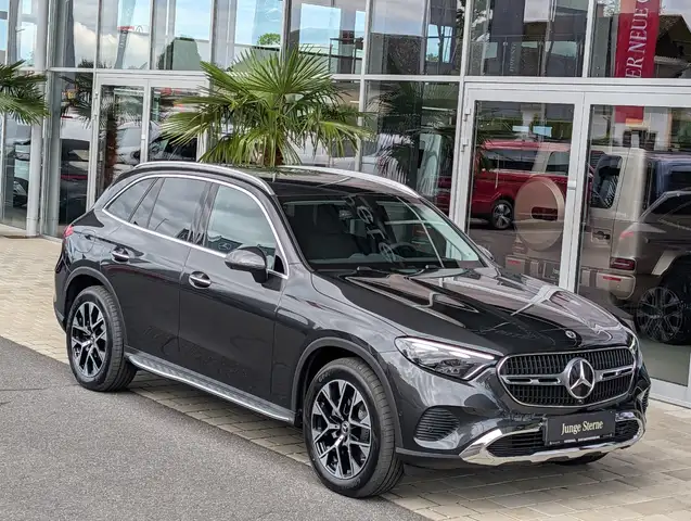 Mercedes-Benz GLC view 11