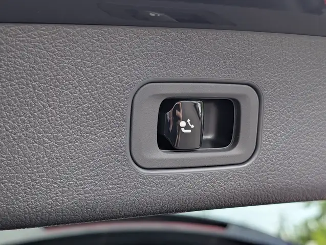 Mercedes-Benz GLC view 27