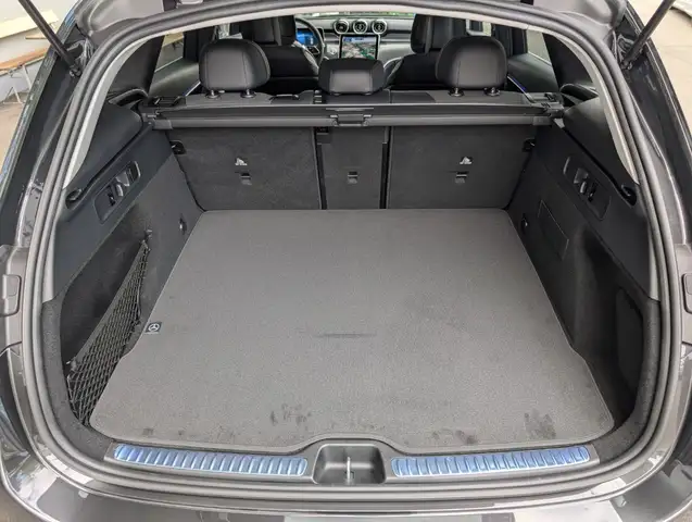 Mercedes-Benz GLC view 29