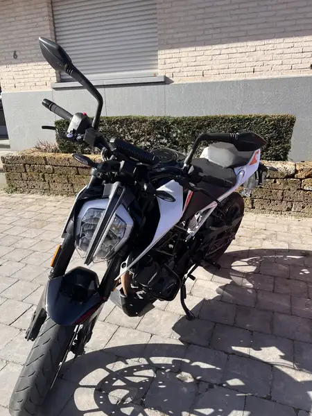 KTM 390 Duke - foto 3